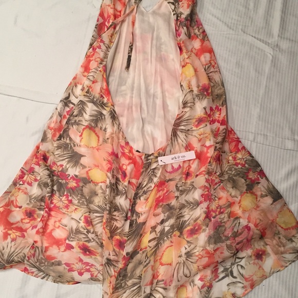 NWT ISLAND ON MY MIND CREAM TROPICAL PRINT HALTER - Picture 4 of 5