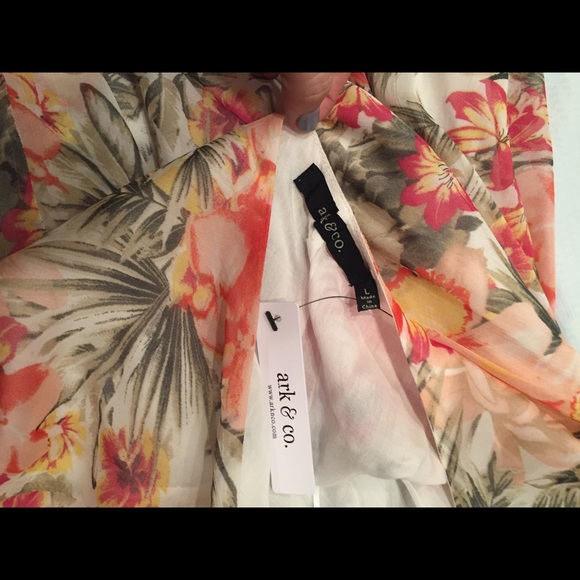 NWT ISLAND ON MY MIND CREAM TROPICAL PRINT HALTER - Picture 5 of 5