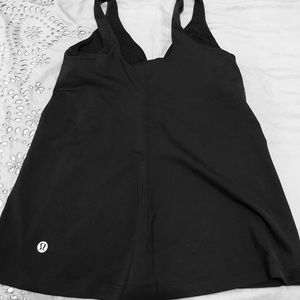 lululemon fitted blk tank *size 4 support built in