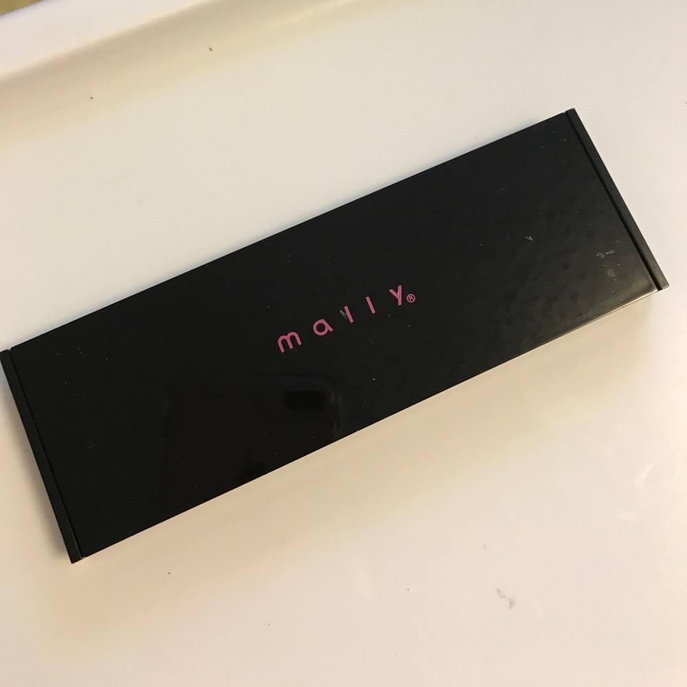 Malloy shimmer shape and glow