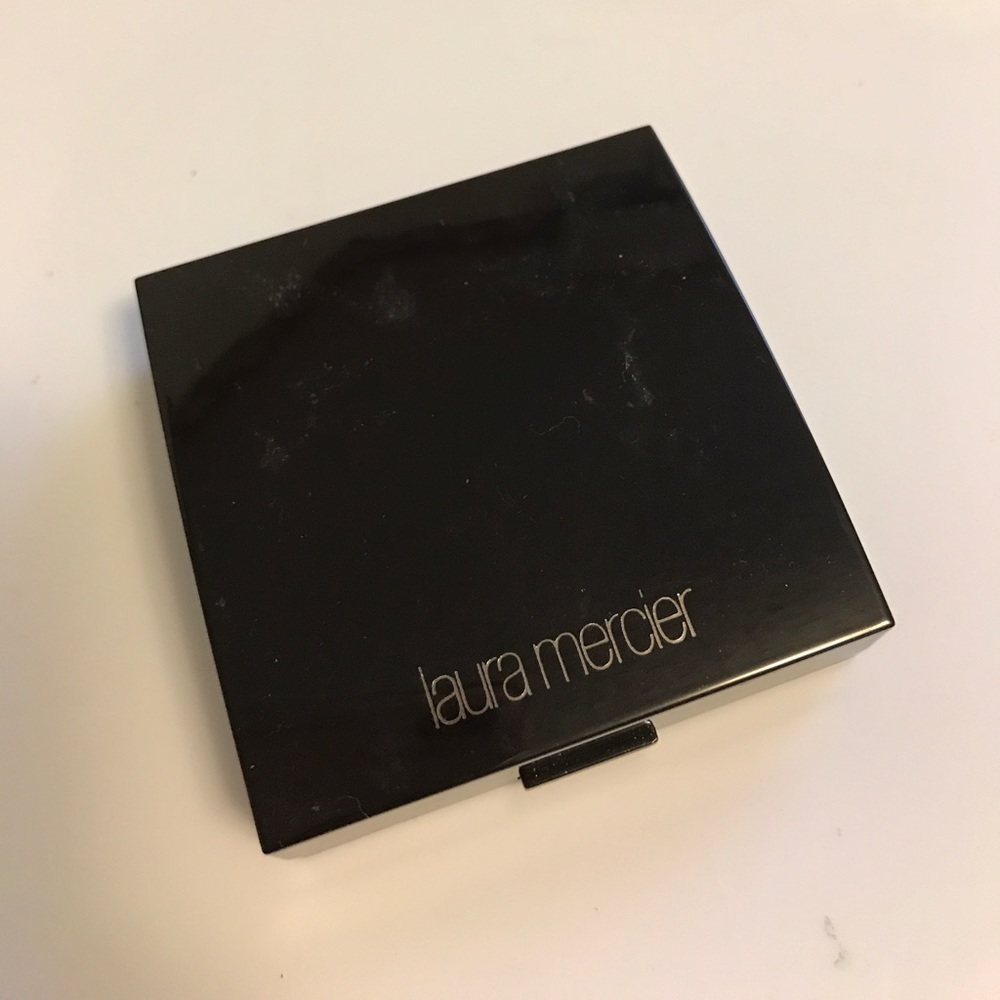 Laura Mercier Face illuminator in addiction