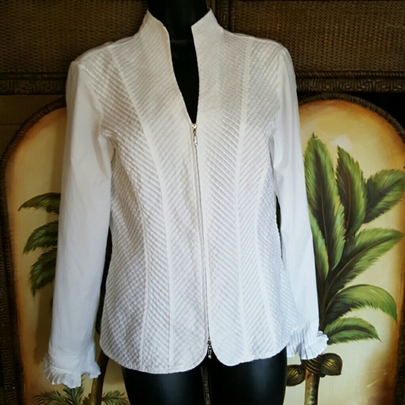 Nexx Tops - Zip up shirt no flaws like new