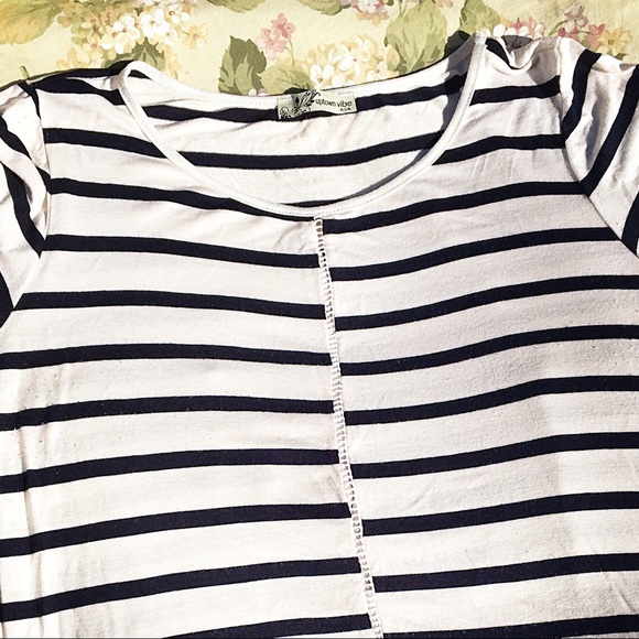 Soft flowy, striped shirt with lace detail Uptown - Picture 2 of 4