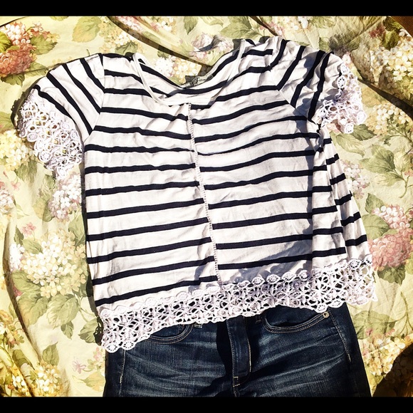 Soft flowy, striped shirt with lace detail Uptown - Picture 4 of 4