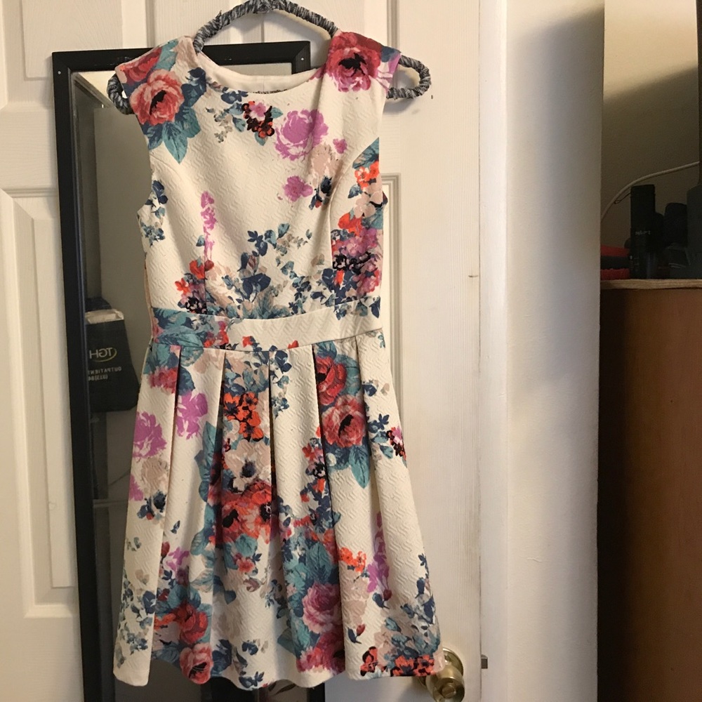Windsor Floral dress with cutout back