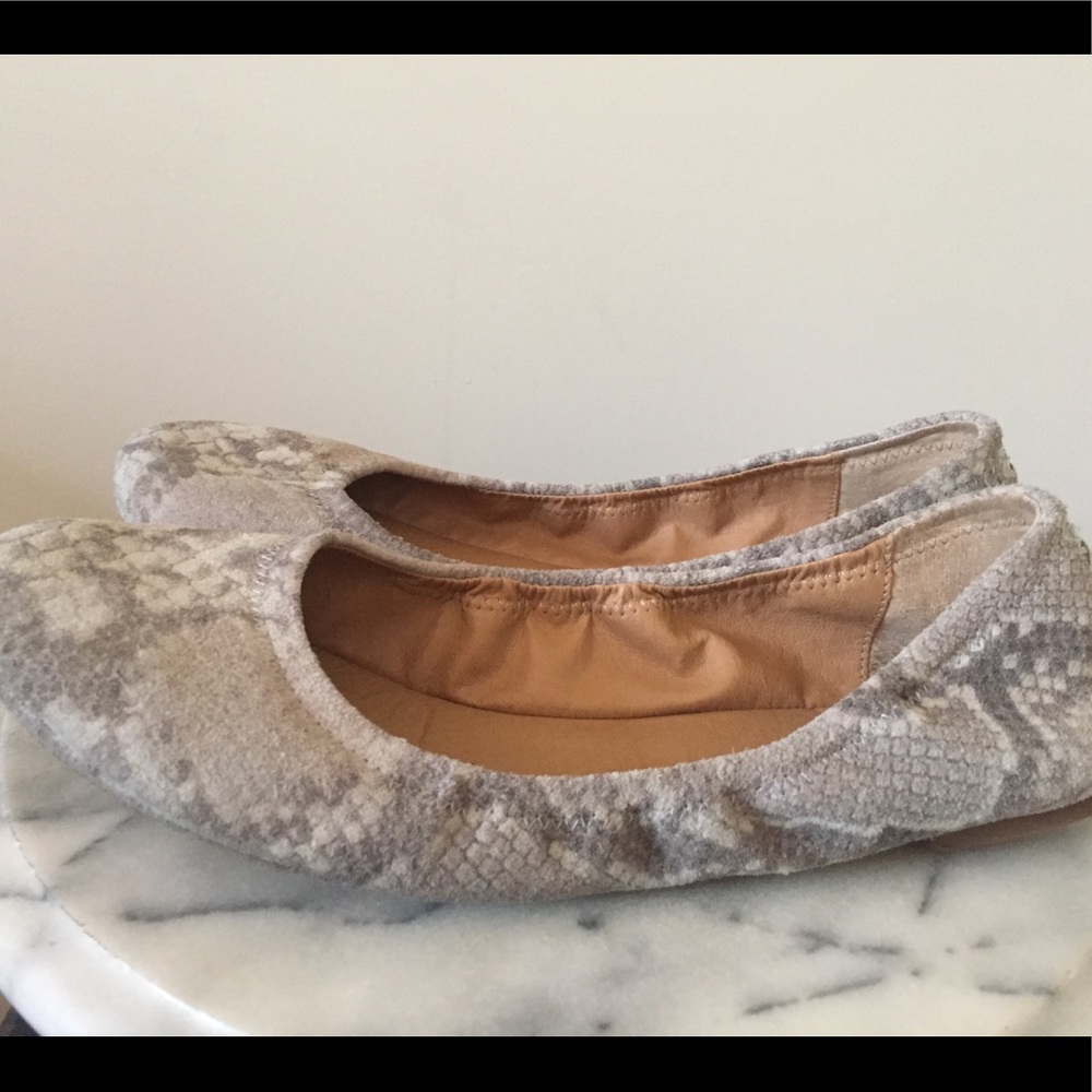Lucky Brand Flat
