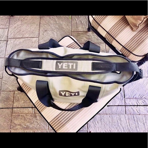 Yeti cooler - Picture 3 of 4