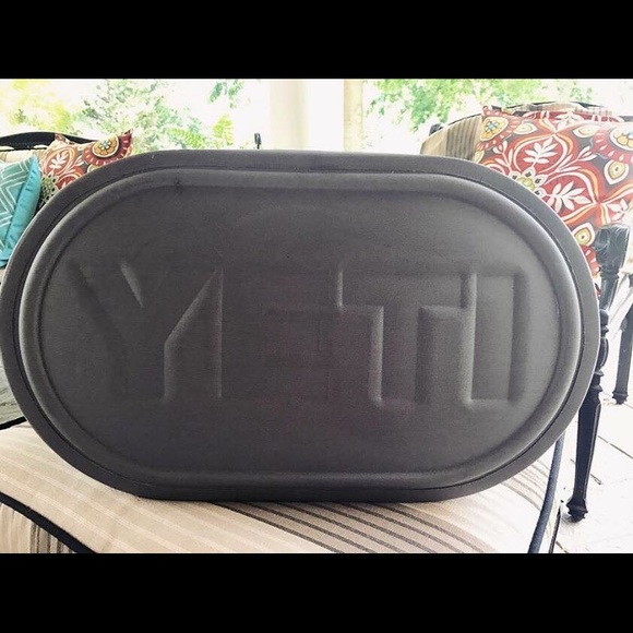 Yeti cooler - Picture 4 of 4