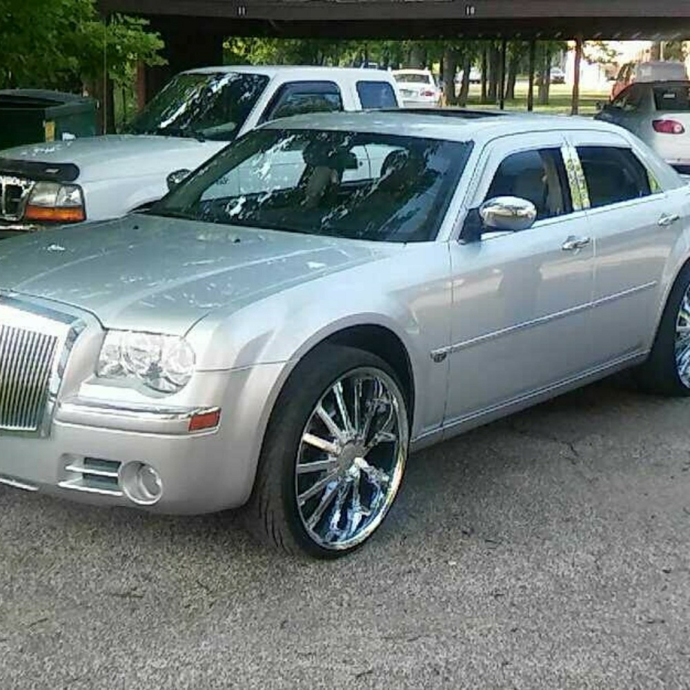 24" Rims Brand name Structure need tires but in ex