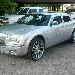 24" Rims Brand name Structure need tires but in ex