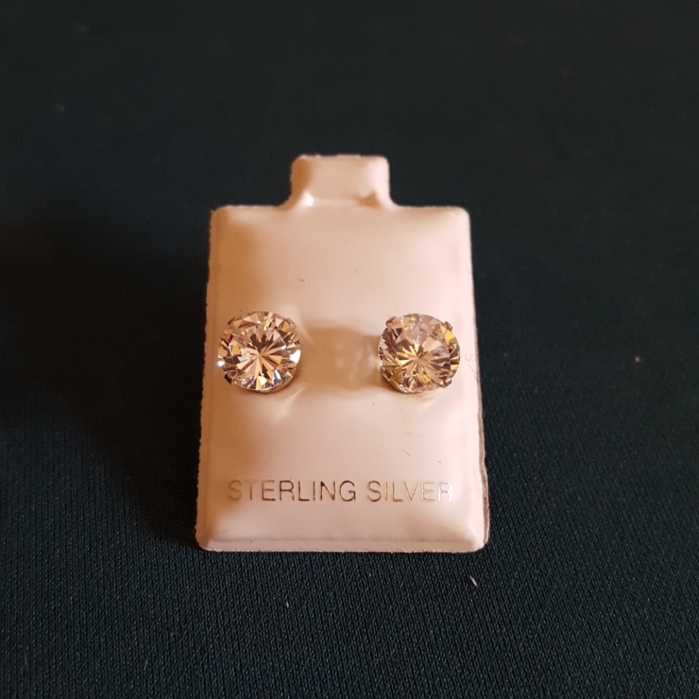 ♨️☀️Sterling silver CZ earrings