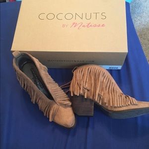 Trendy fringe Suede cowboy heel booties