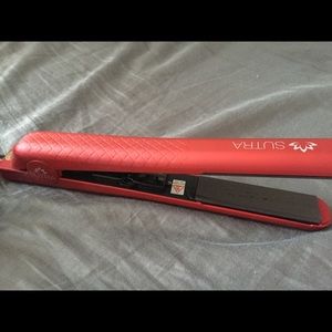 Red Sutra Flat Iron
