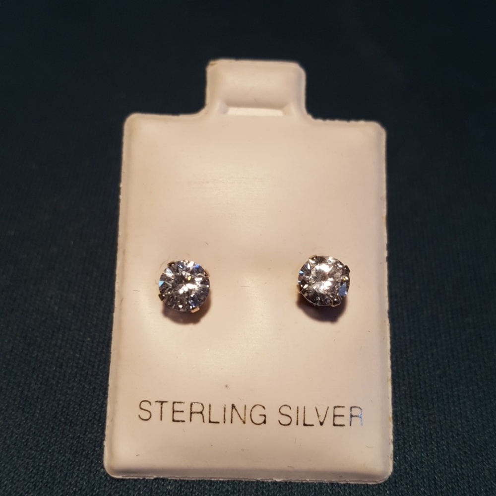 ♨️☀️Sterling silver CZ earrings