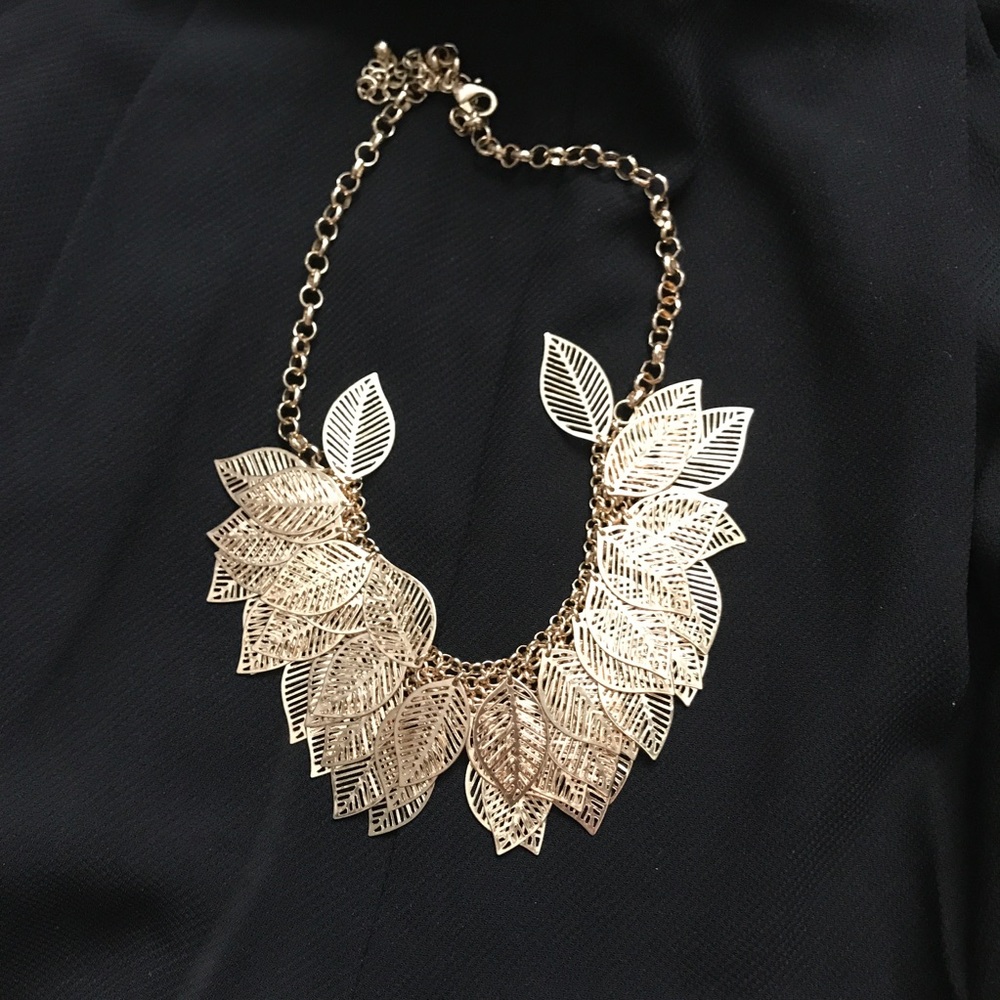 Francesca's gold layered leaf necklace