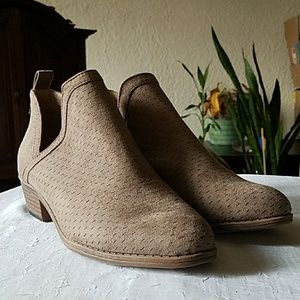 Slip on bootie