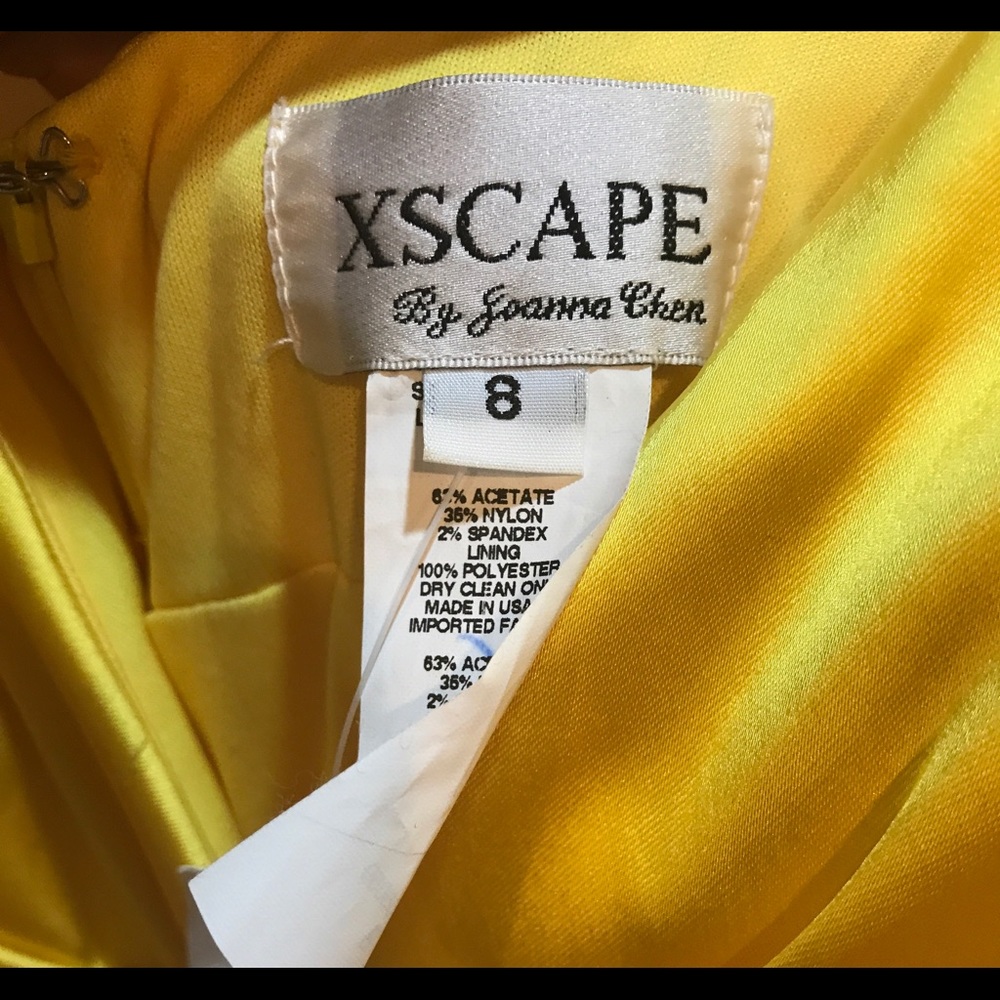 Gorgeous in Yellow! - Picture 2 of 2