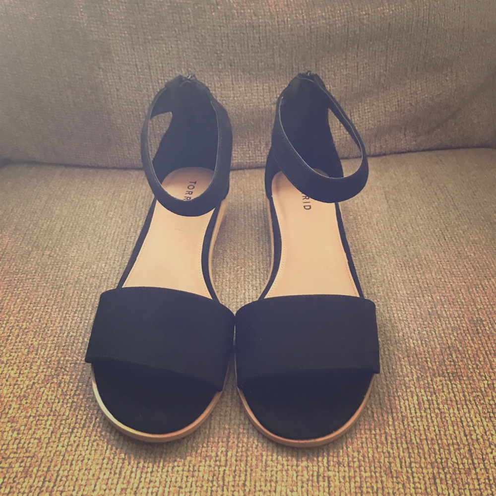 Torrid black teardrop mini heel!