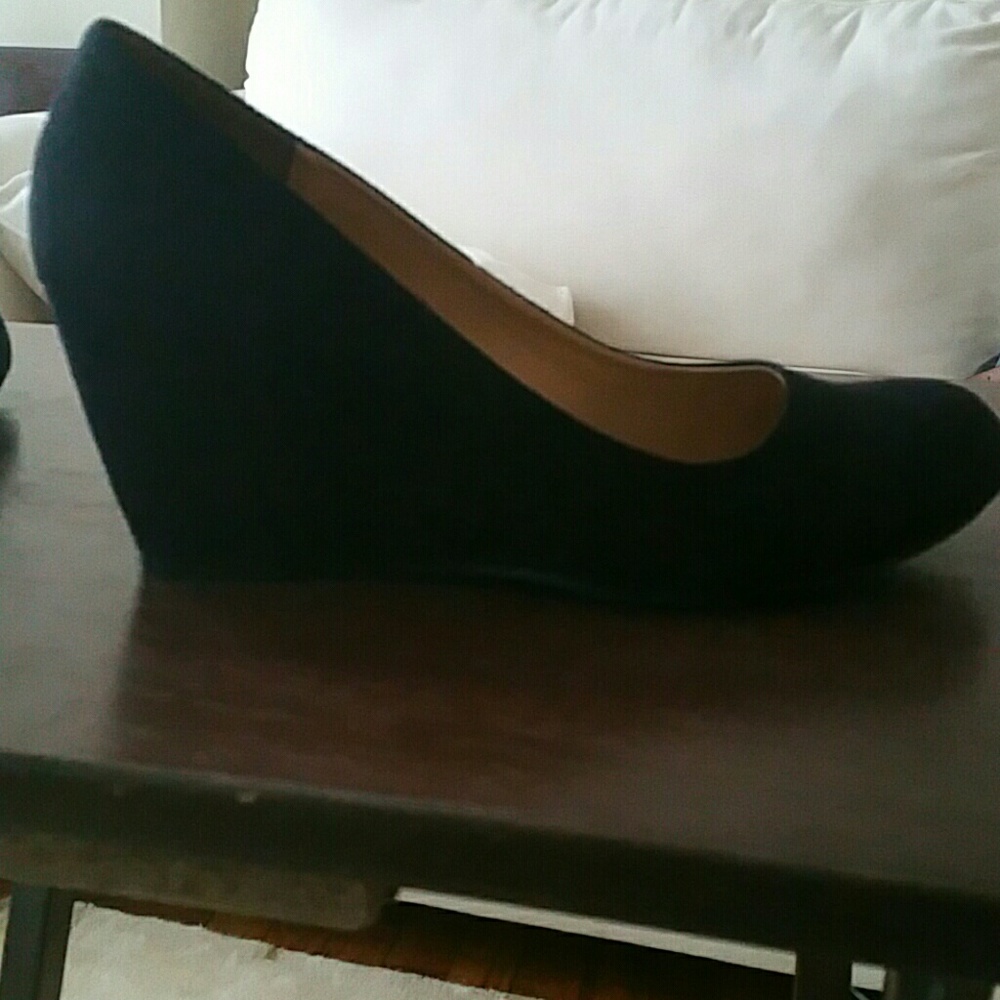 Chinese laundry suede black wedge