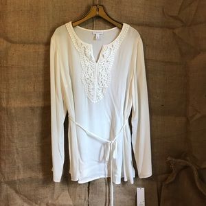 Liz Lange cream bohemian top Liz Lange cream bohemian top