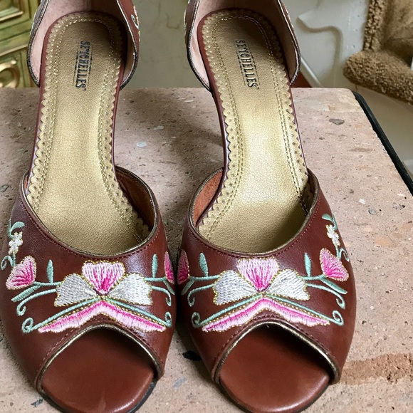 🌴Embroidered Seychelles D'Orsay High Heels - Picture 2 of 5