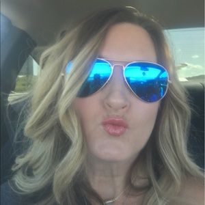 Meet your Posher, Dana