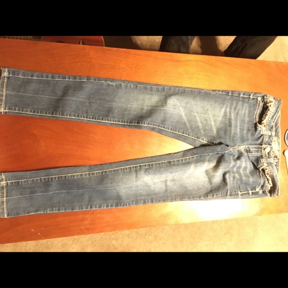 Jeans with fierce details! - Picture 4 of 5