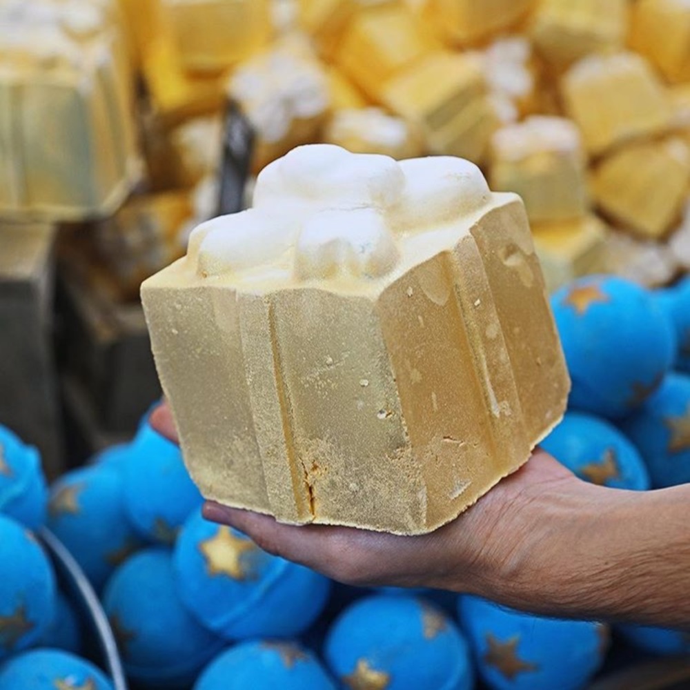 Lush Giant Golden Wonder Bath Bomb