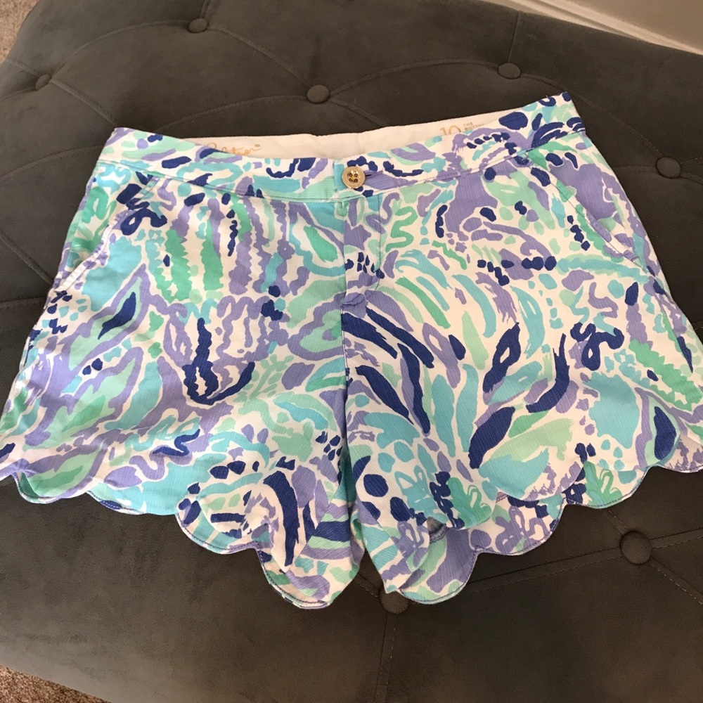 It's always summer somewhere scalloped shorts