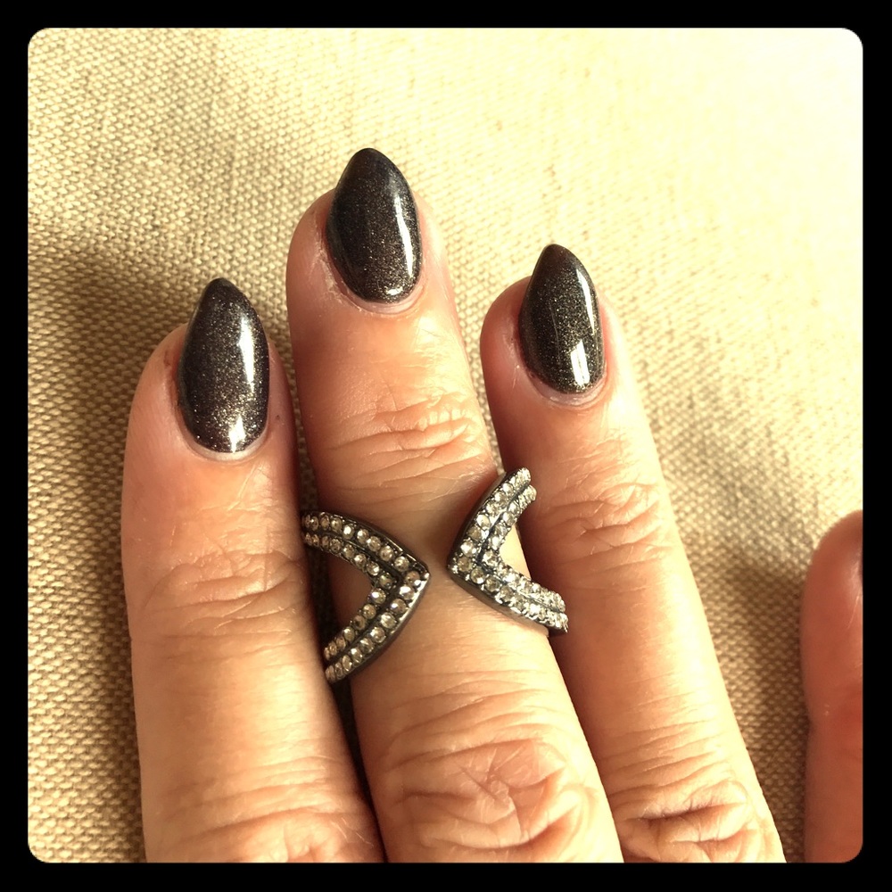 ~cool design~ burnished silver rhinestone ring