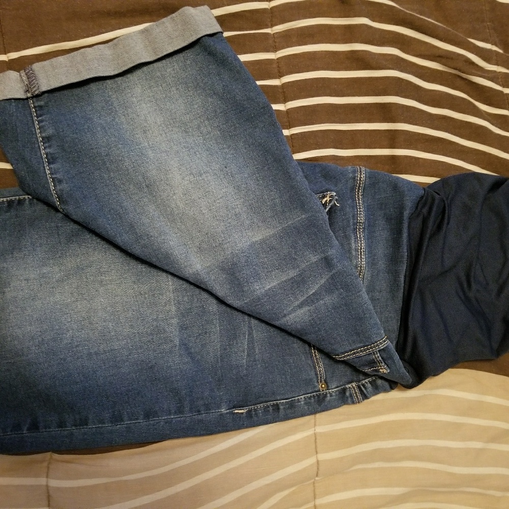 Maternity shorts
