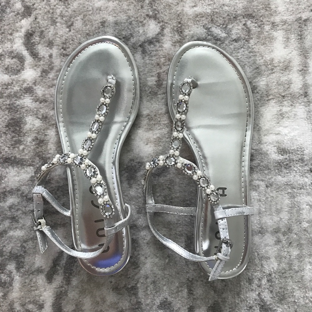 Women's silver sandals size 6.5
