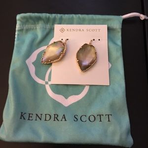 Kendra Scott Corleys in brown mother of pearl