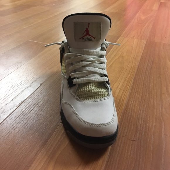Jordan retro 4's cements - Picture 3 of 5