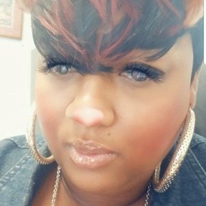 Meet your Posher, Yolanda