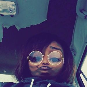 Meet your Posher, Jonea