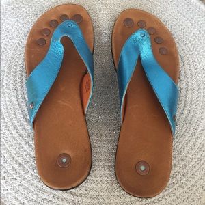 Juil Metallic Blue Thong Sandals