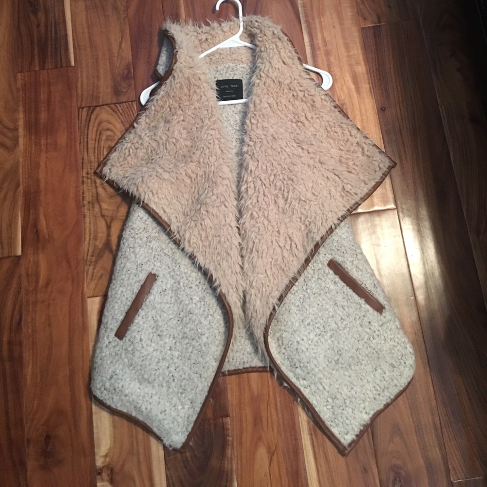 Size M wool-like vest!