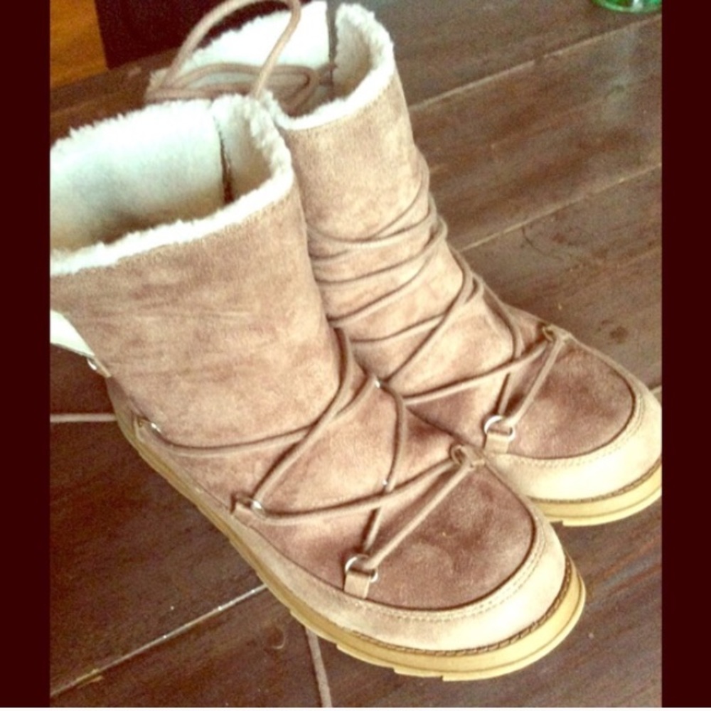 Women's lace up boots like new 😍