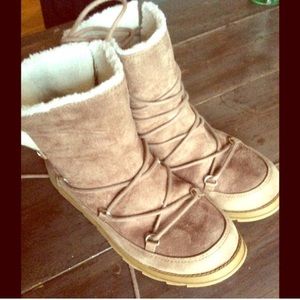 Women's lace up boots like new 😍