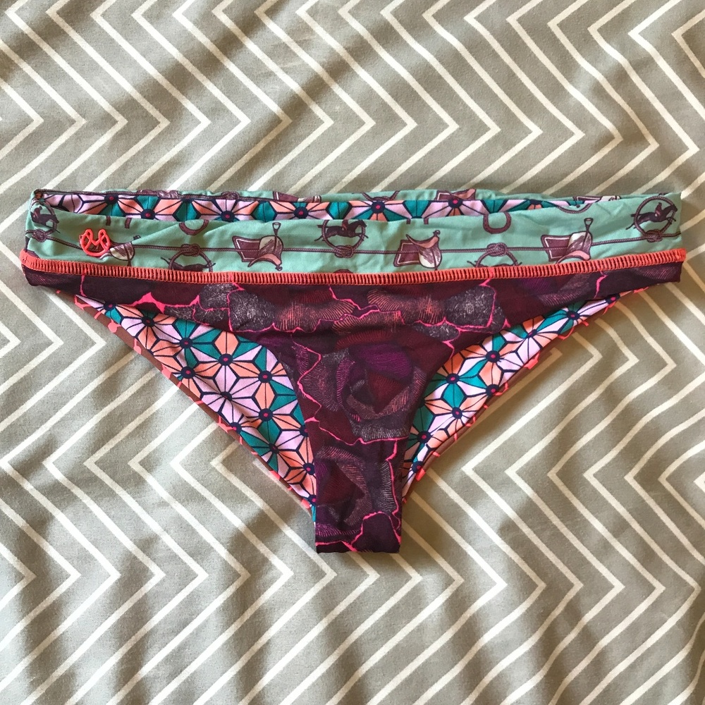 NWOT Maaji Reversible Cheeky Bikini Bottoms