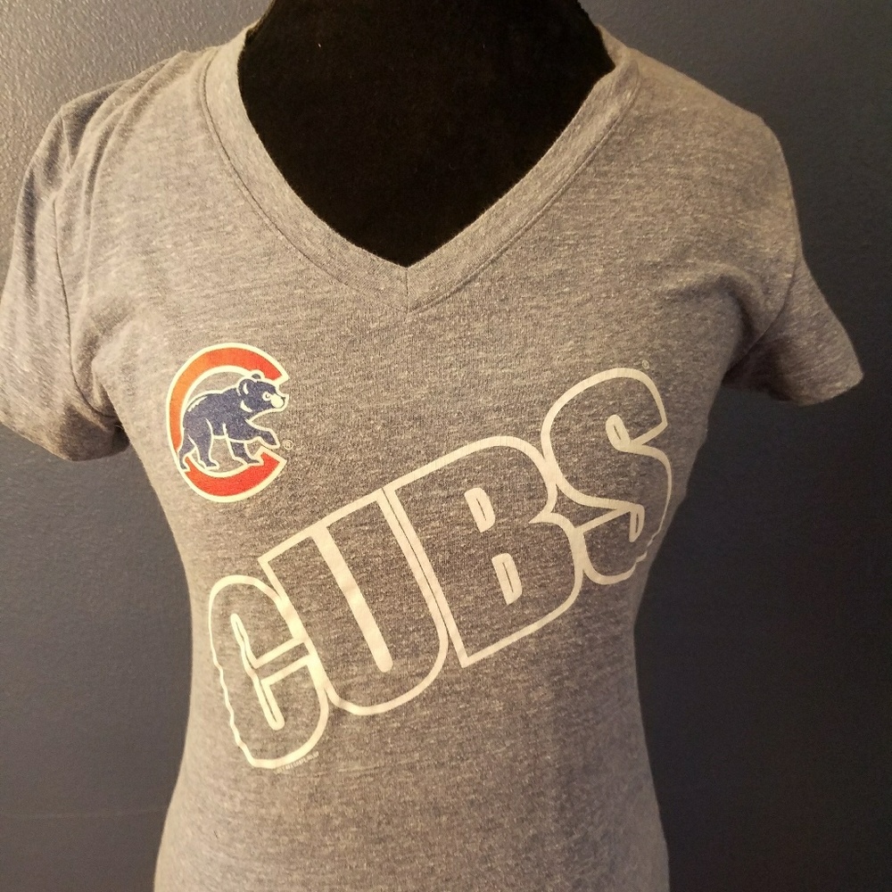 Cubs v neck