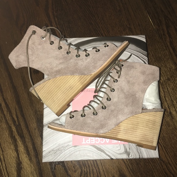 Jeffrey Campbell Coralyn Wedge - Picture 2 of 3