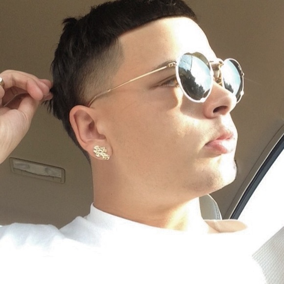 Meet your Posher, Chris - Picture 1 of 1