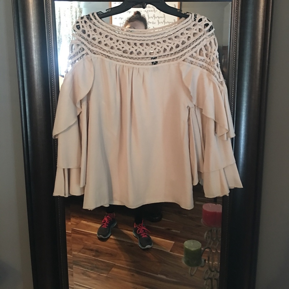 Womens cream flowy top!