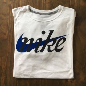 White Nike Regular Fit Tee