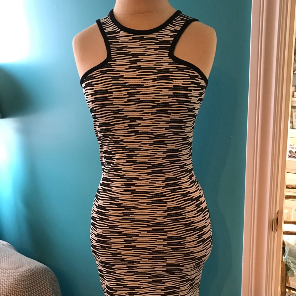 NEVER WORN - Black/white fitted dress from Zara