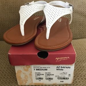 New Arizona Jeans white sandals size 7
