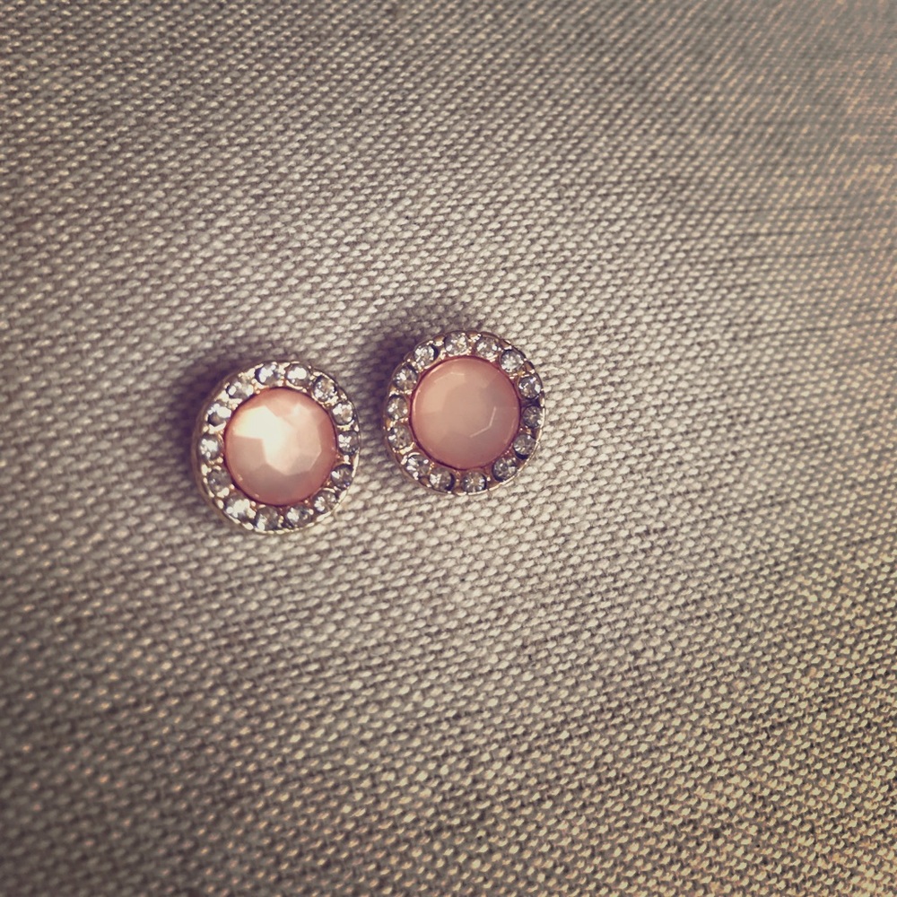 ~feminine~ lovely peach crystal halo stud earrings