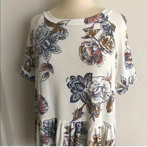 LAST ONE! (Plus) White babydoll top - Picture 2 of 3